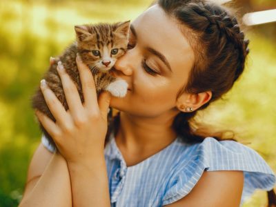 beautiful-girl-with-cats.jpg